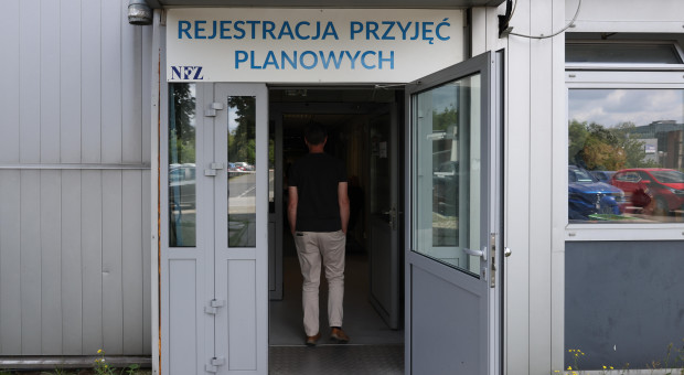 Prywatny gabinet nie przyspieszy operacji. Dyrektor z Ministerstwa Zdrowia o e-kolejce