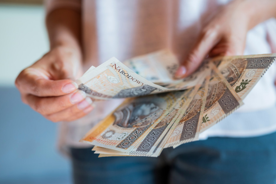 792 zł albo 4352 zł miesięcznie z budżetu państwa. Pieniądze bez względu na dochód
