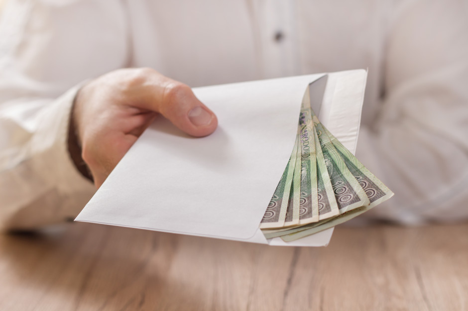 4395,23 zł na konto od ZUS. Maleje liczba osób, którym to świadczenie się należy. Są najświeższe dane