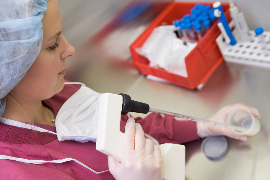 NIK weszła do klinik in vitro. Coraz goręcej wokół rządowego programu
