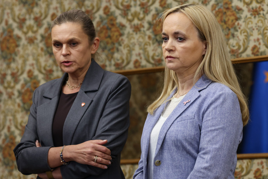 Wsparcie psychologiczne po wydarzeniach w szkołach dla dzieci i dorosłych: numery 116 111 i 800 100 100