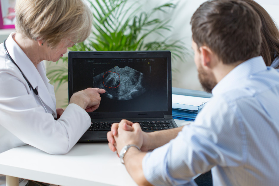 Rząd dołożył do in vitro, a już kończą się pieniądze. Kliniki liczą, na ile starczy im środków