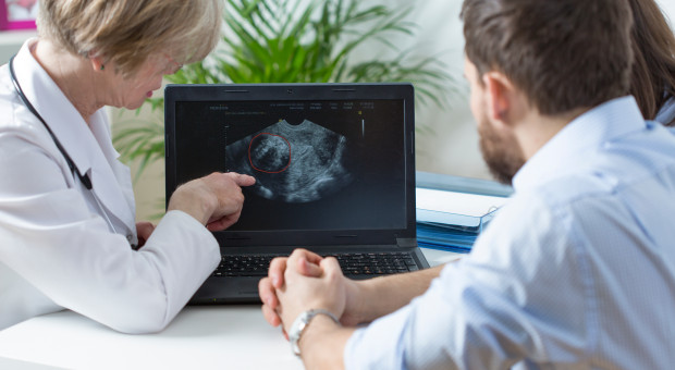 Rząd dołożył do in vitro, a już kończą się pieniądze. Kliniki liczą, na ile starczy im środków