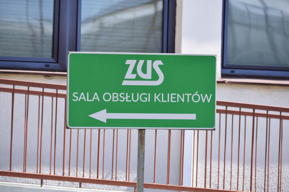 Prawie 900 tys. wniosków w ZUS. Polacy ruszyli po 26 dni urlopu i wyższe pensje