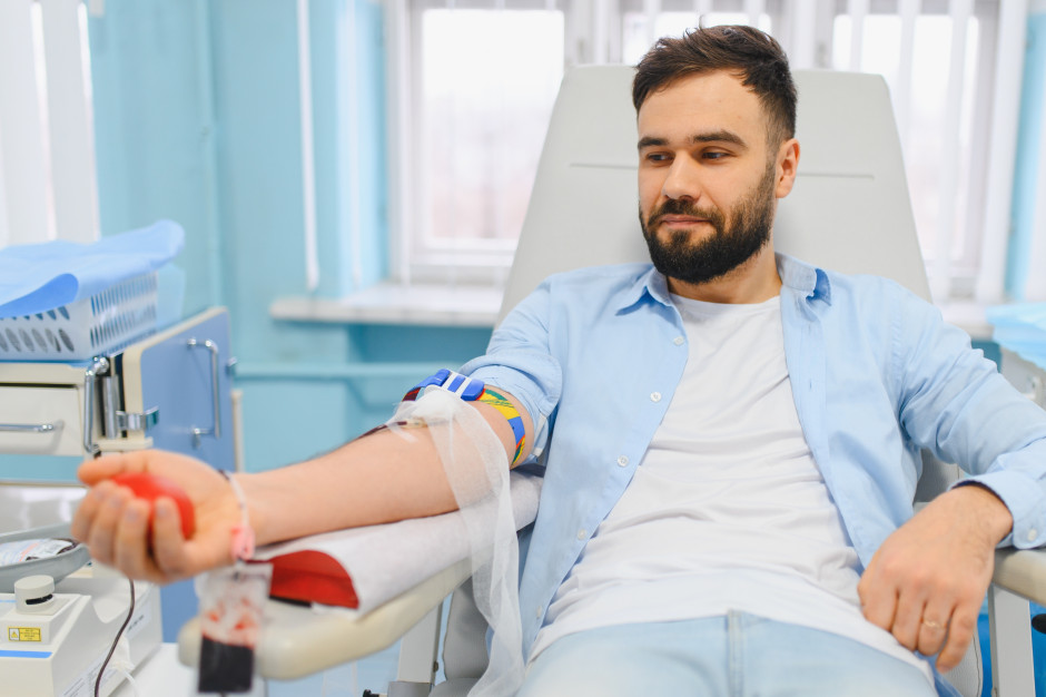 Czy mogę oddać krew, jeżeli biorę leki? Eksperci wyjaśniają: nie każdy lek i nie każda choroba dyskwalifikuje krwiodawcę