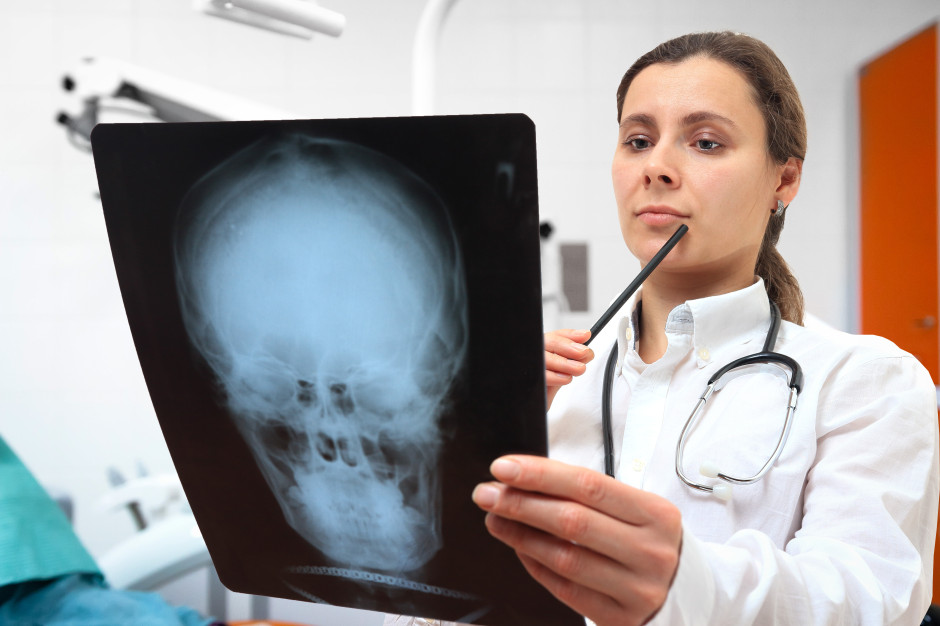 143 miejsca, 19 chętnych. Młodzi lekarze omijają onkologię