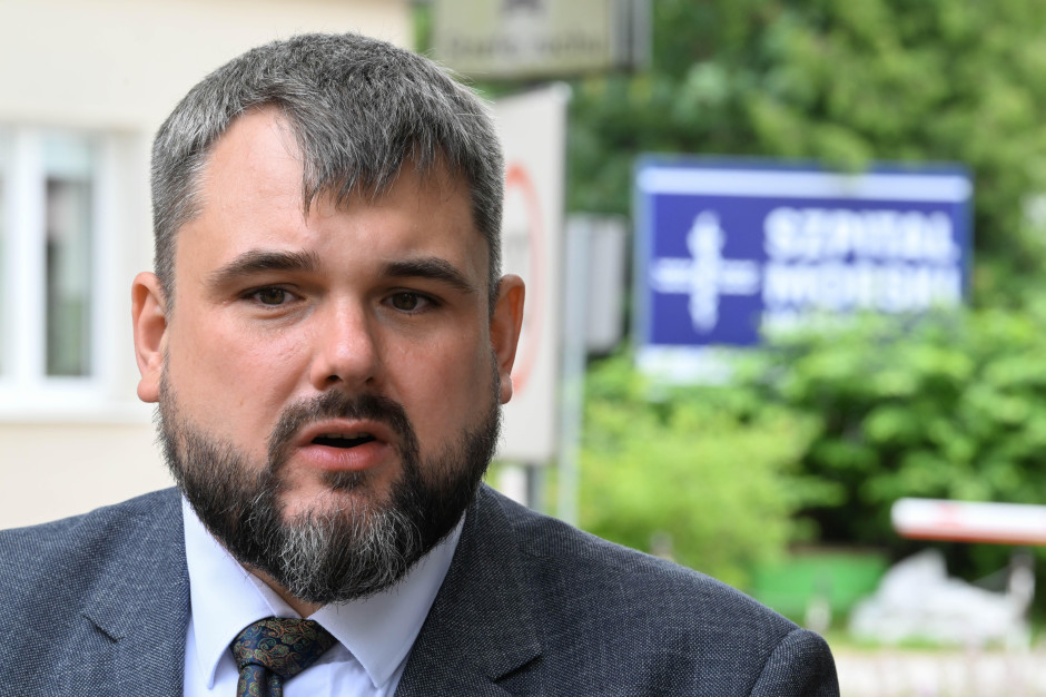 PiS o limitach zarobków lekarzy: Ustawę trzeba nazwać tragiczną. Zgoda tylko na karanie medyków