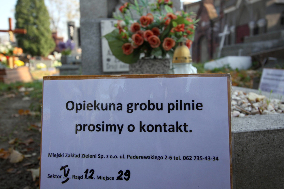 Na grobach w całej Polsce pojawiają się tajemnicze kartki. Rodziny zmarłych muszą być czujne